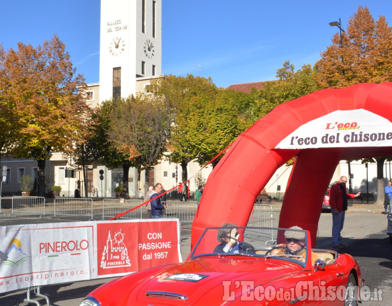 Pinerolo: 4°Raduno auto e moto del passato