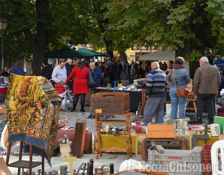 Pinerolo: Mercatino delle pulci sotto i viali