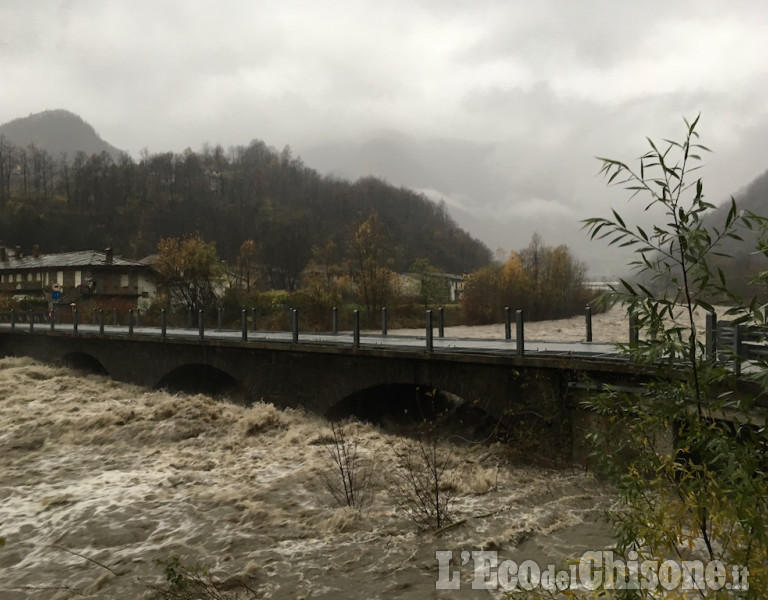 Allerta meteo: in Val Chisone livello dell&#039;acqua vicino a scavalcare i ponti