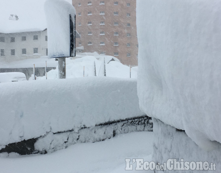 Sestriere: nevicate eccezionali a duemila metri, quota neve scesa a 1800 metri