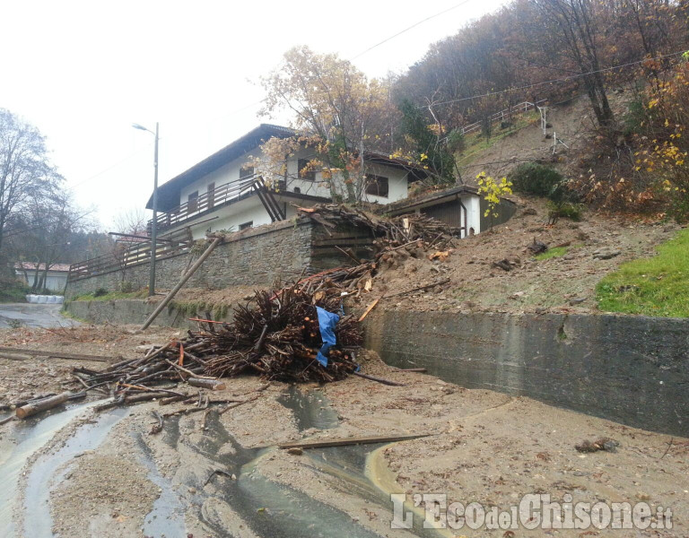 A Perosa, frane e strade spazzate via dalle acque del Rio Albona