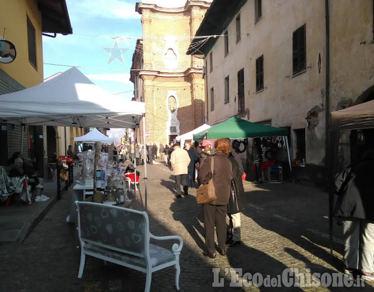 A Piscina mercatino e Babbi Natale