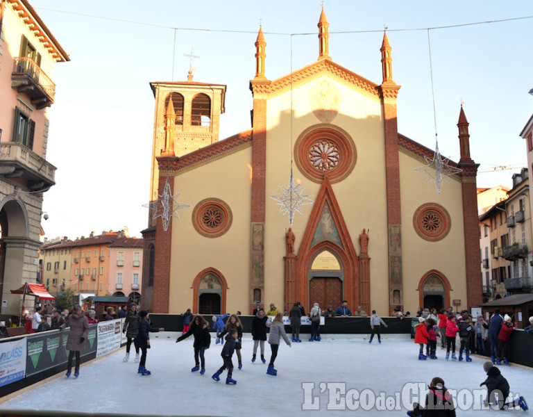 Pinerolo : pattinaggio nel centro storico