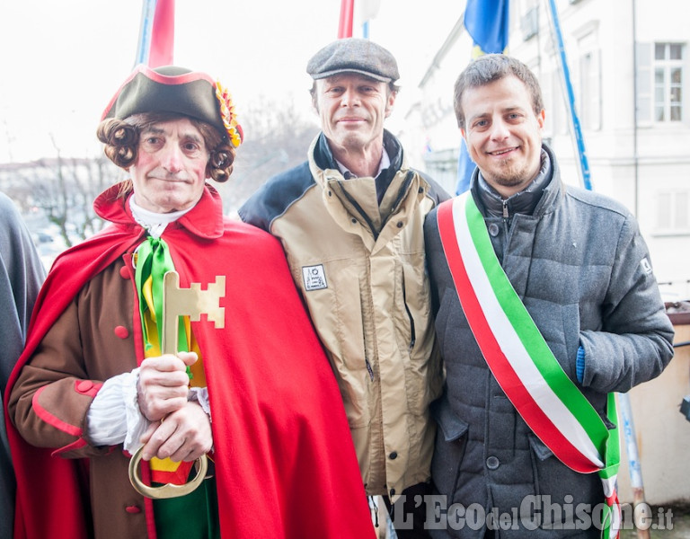 Pinerolo: Il sindaco consegna la chiave a Gianduja