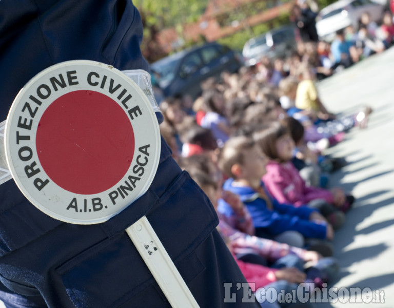 Simulato un incendio: prova di evacuazione alle scuole di Pinasca