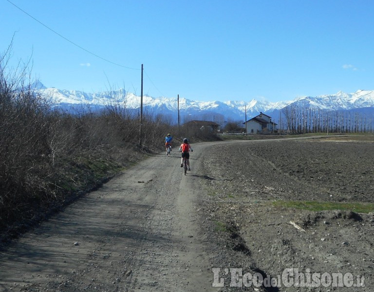 Scarpinando zaino in spalla: in bicicletta dove c&#039;era la ferrovia