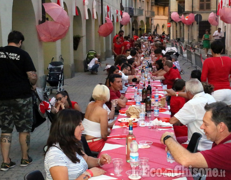 Vigone: Cena in bianco e rosso