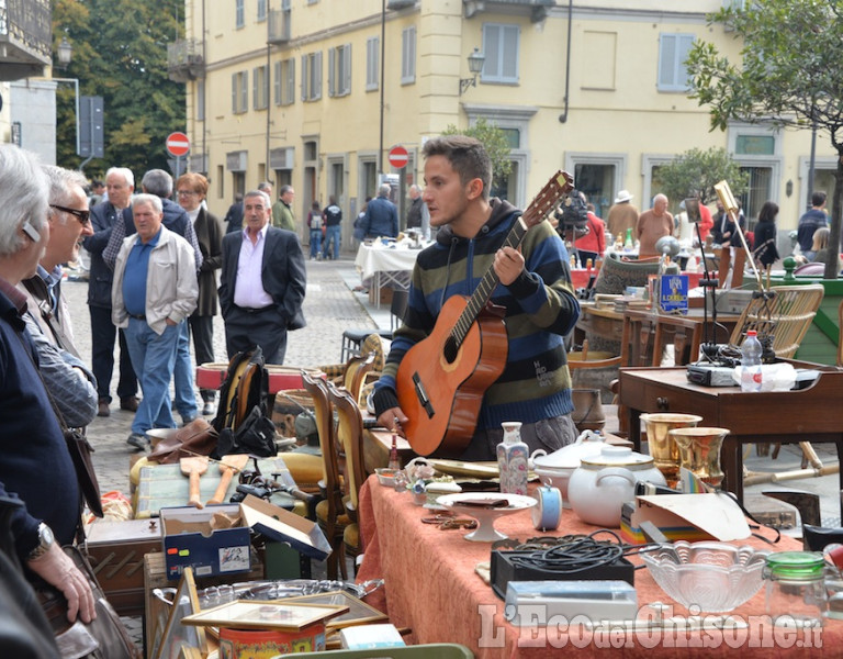 Pinerolo: Mercatino delle pulci