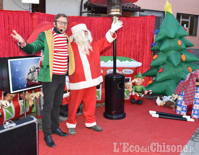 Frossasco: Il Mago e Babbo Natale in piazza