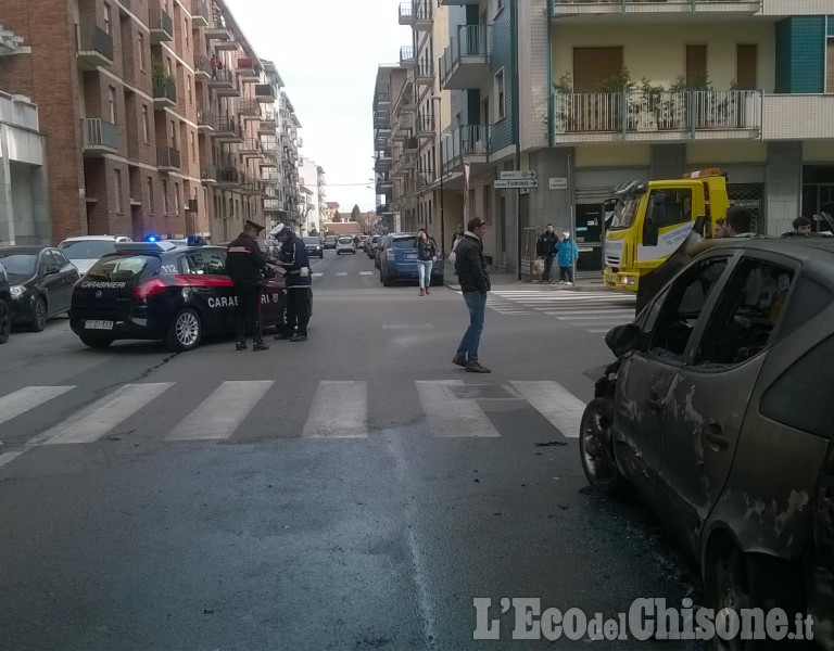 Auto a fuoco a Pinerolo