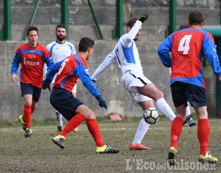 Calcio Prima categoria: derby palpitante a Perosa