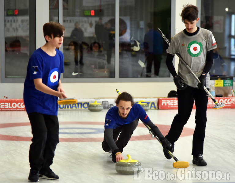 Curling, se la festa è internazionale