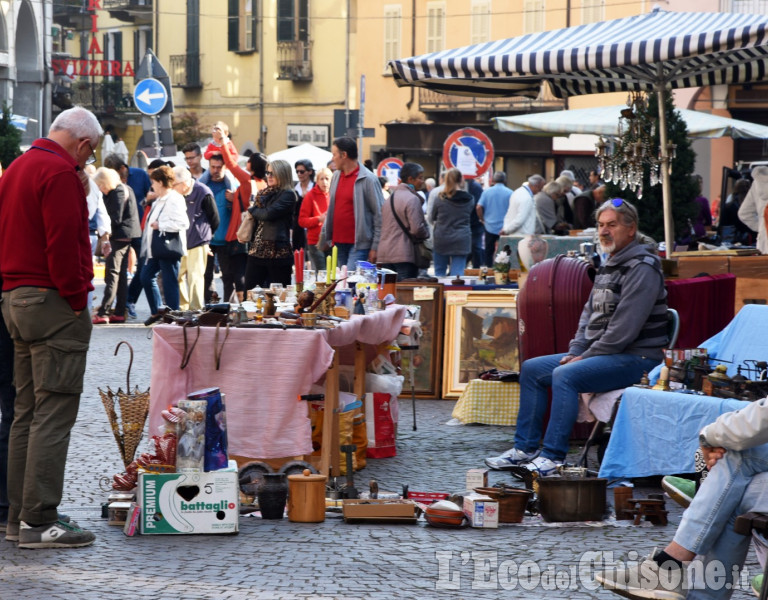 Pinerolo: Mercatino delle pulci