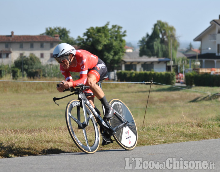 Ciclismo, sotto la Rocca applausi per Super Gianni