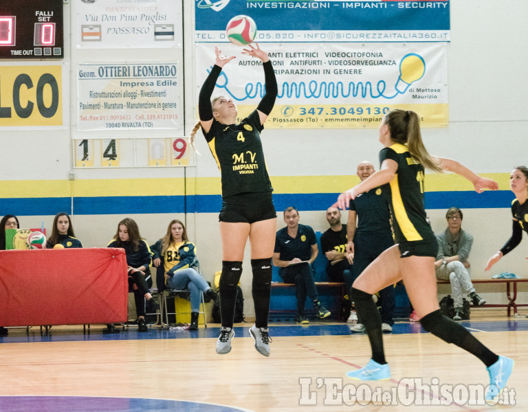 Volley: vince di fronte al pubblico amico il Bzz Piossasco contro Busto Arsizio.