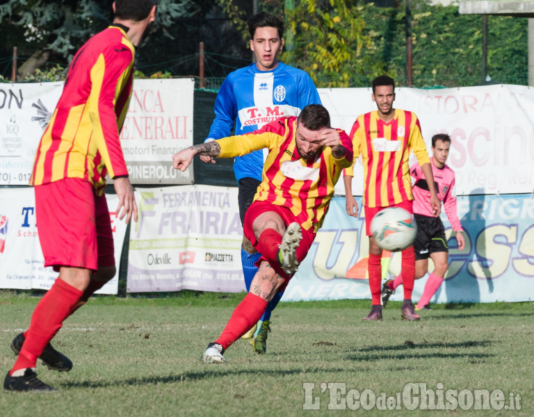 Calcio Promozione: Cavour supera di misura il Revello in un combattuto derby.  