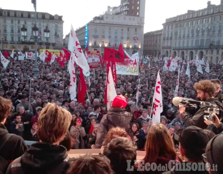 Manifestazione No Tav a Torino: piazza Castello gremita