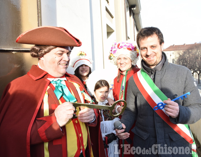 Pinerolo consegna delle chiavi della città a Gianduja