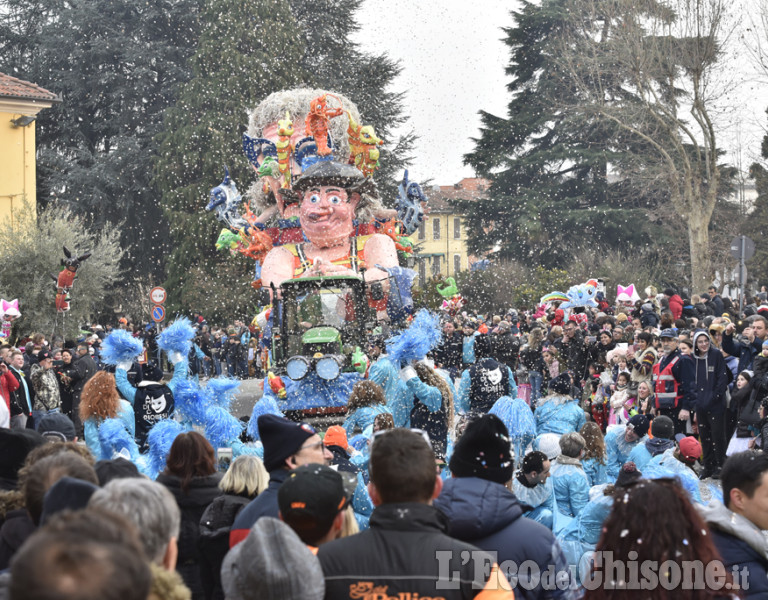 A Cumiana è ritornato il Carnevale con la sfilata dei carri 