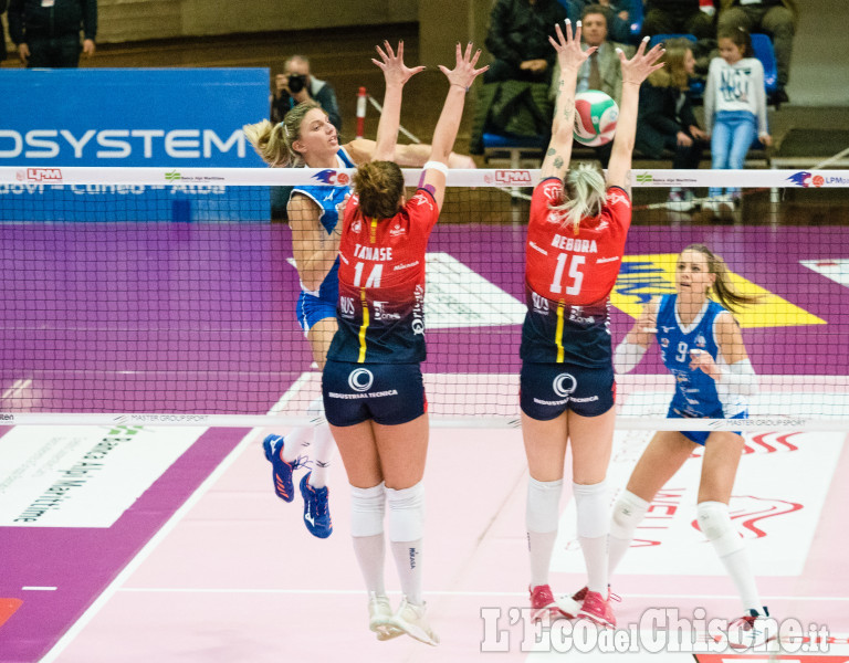 Volley, In Coppa Italia il derby piemontese di A2 donne: Pinerolo lotta con il forte Mondovì che passa il turno