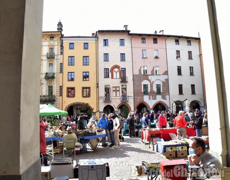 Pinerolo: Mercatino delle pulci