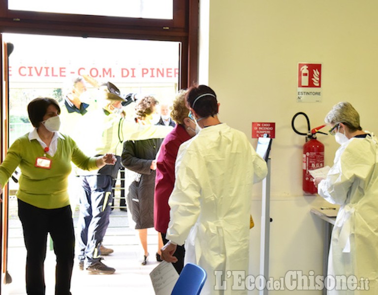 La prima giornata di apertura del nuovo Centro Vaccinale di Pinerolo