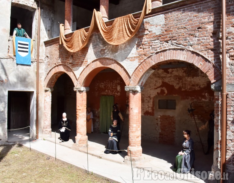 Pinerolo Palazzo Acaja riapre le porte insieme all'Associazione Teatrale Mellon