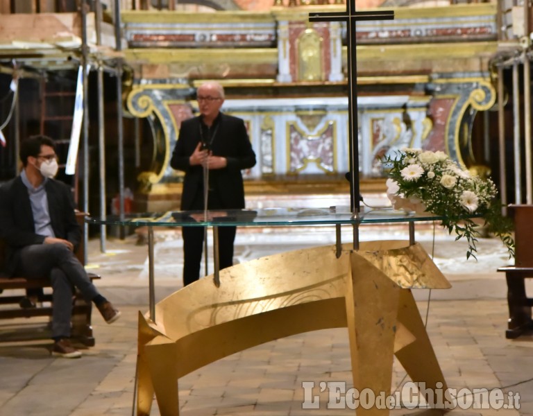 Buriasco, il nuovo altare realizzato dallo scultore Elio Garis