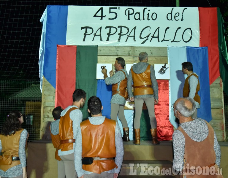 Prarostino: Sfida dei balestrieri al "45° Palio del Pappagallo"