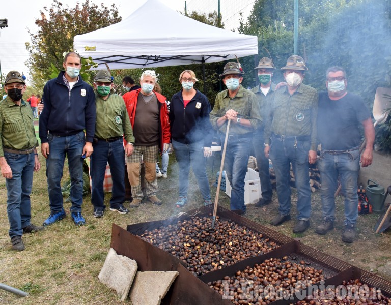 Roletto,caldarroste e pignatte in oratorio la scorsa domenica