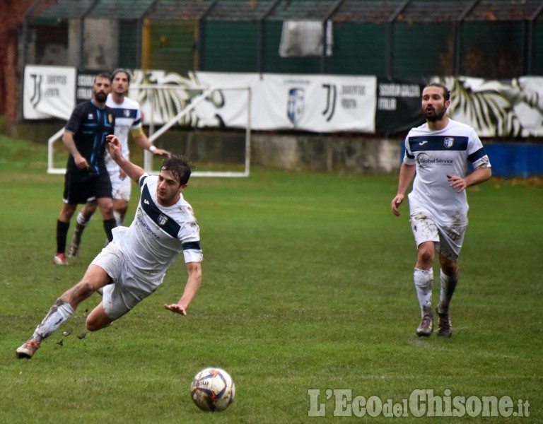 Calcio Eccellenza: Pinerolo vince contro l’Atletico Torino sotto la pioggia