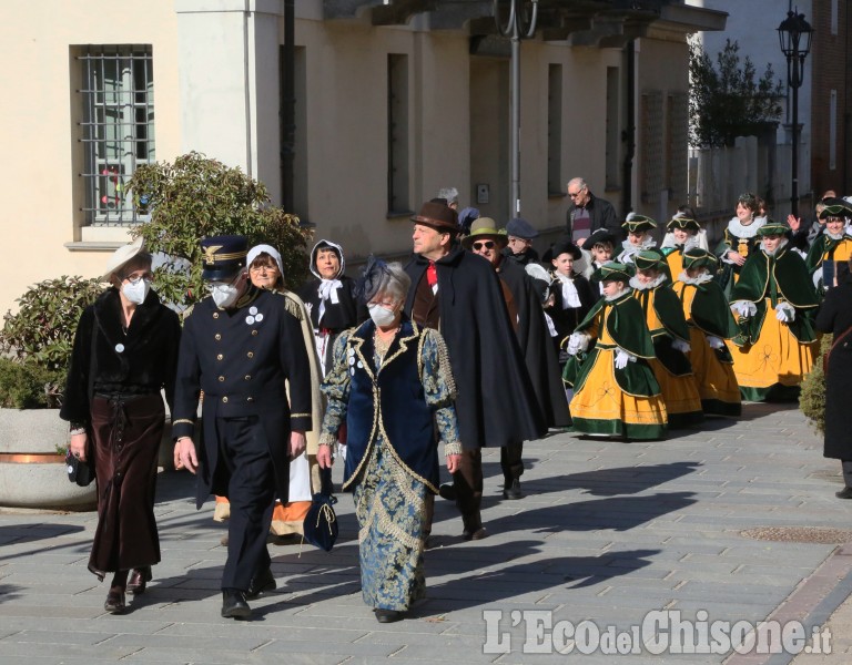 Vinovo: l’investitura delle maschere di Carnevale in Piazza Marconi