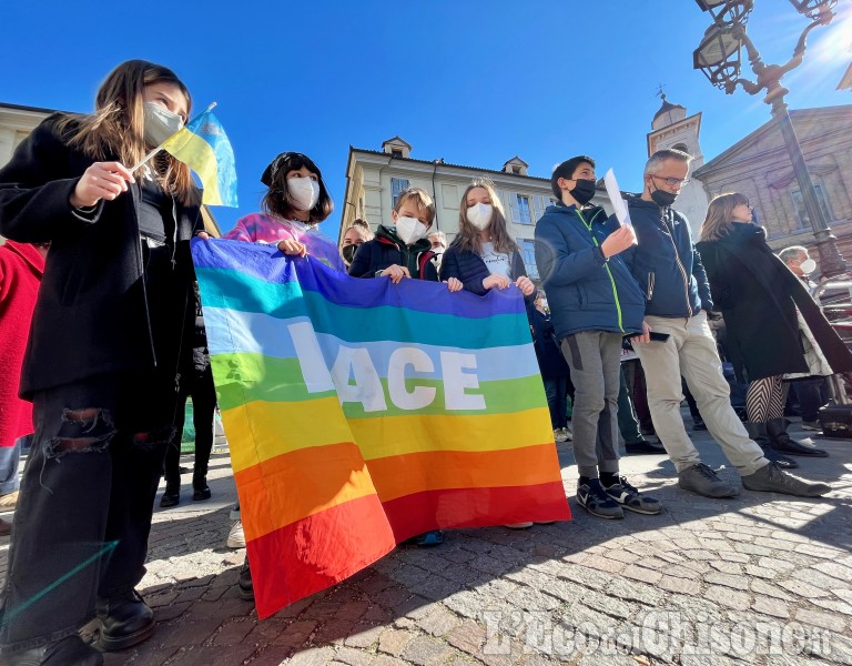 Pinerolo oltre 300 in piazza Facta contro la guerra in Ucraina