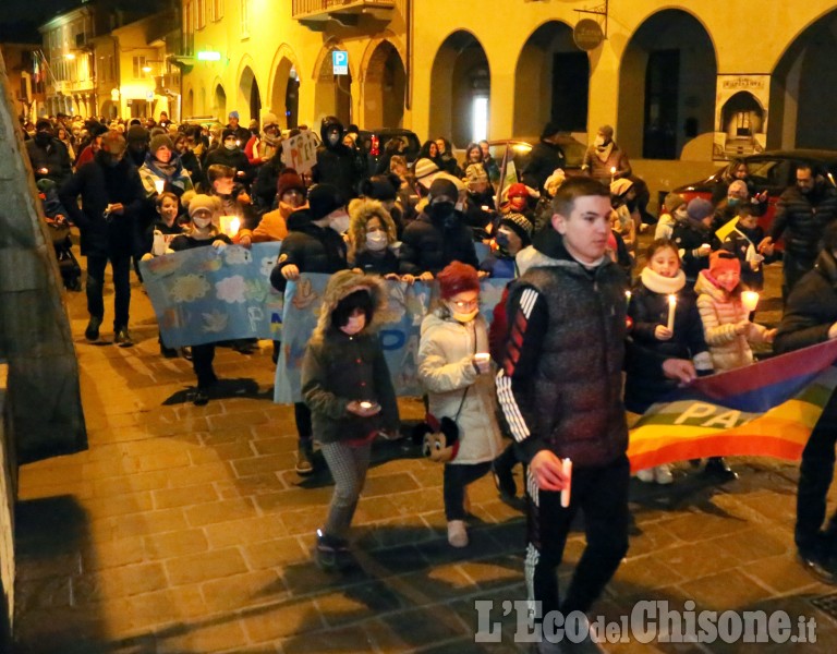 Piobesi: una fiaccolata per dire no alla guerra