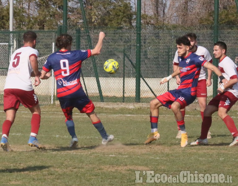 Calcio Prima categoria: Garino solo al comando