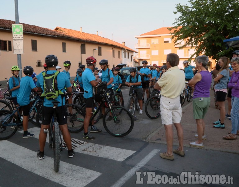None: la partenza del gruppo ciclistico per la Liguria
