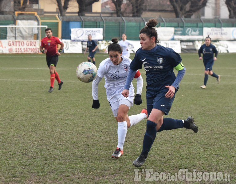 Calcio: il Pinerolo femminile festeggia vincendo il big-match