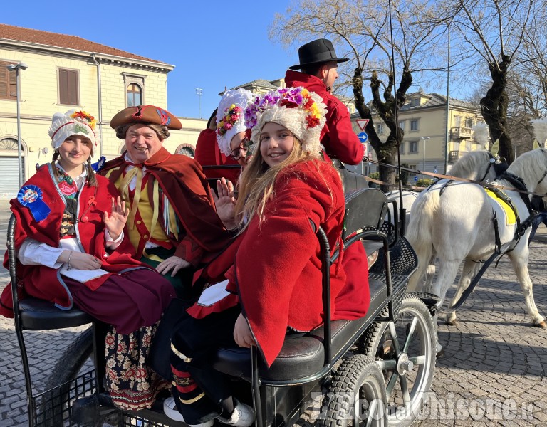 Pinerolo: Gianduja a spasso per la città 