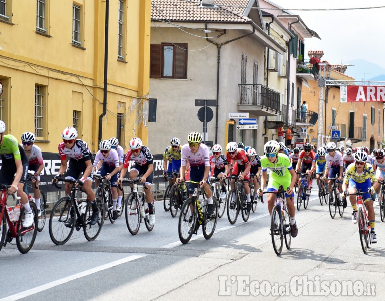 Ciclismo, la festosa domenica con i giovani sulle strade di Osasco 