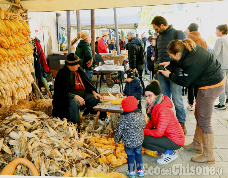 Virle: tanta gente alla fiera, con visita al Castello