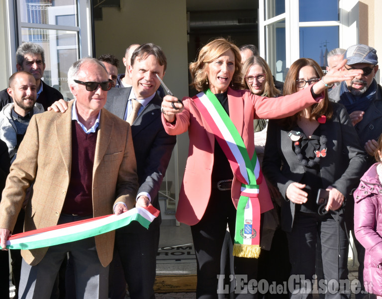 Roletto: inaugurato il nuovo Municipio