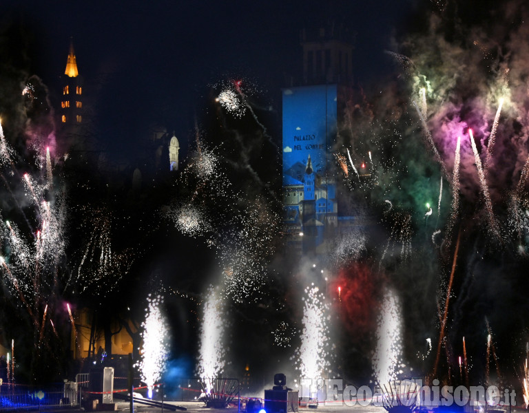 Pinerolo: Capodanno 2024 in piazza ,musica e fuochi artificiali