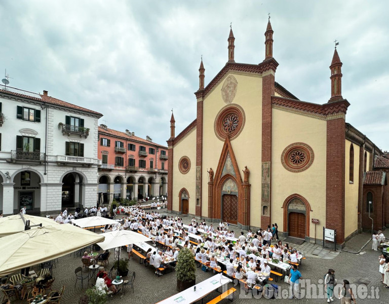 Pinerolo: Cena in Bianco nel centro storico