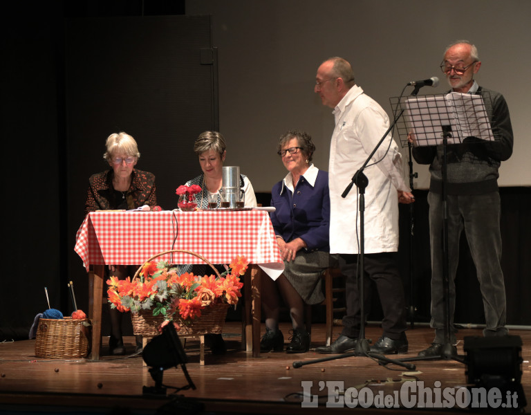 Ieri sera, la None del passato a teatro