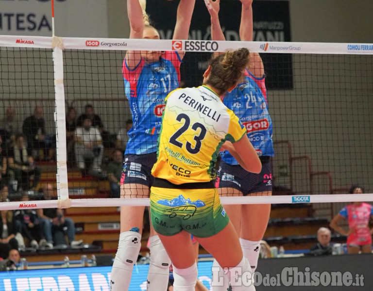 Volley serie A1 femminile, Pinerolo lotta in equilibrio ma Novara non fa sconti: 3-0 nel derby