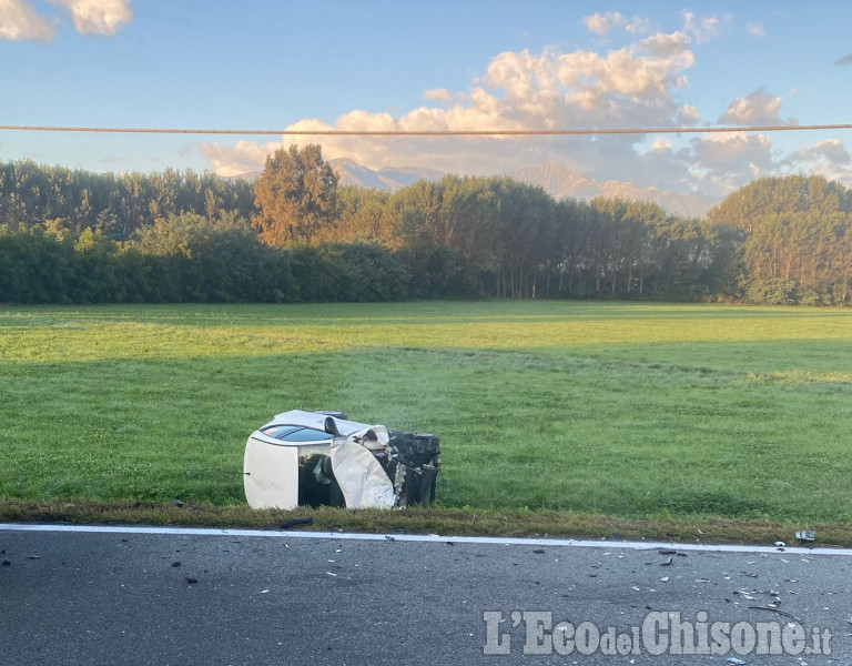 Garzigliana: auto contro il bus scolastico, studenti illesi