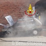 Moretta: auto in fiamme, l'intervento dei Vigili del fuoco