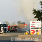 None: camion in fiamme, l'intervento dei Vigili del fuoco in via Pinerolo