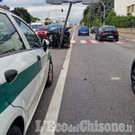 Beinasco: ubriaco al volante, finisce contro un palo della luce