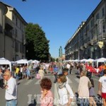 Pinerolo, serata di festa e negozi aperti: centro chiuso, concerto in piazza Barbieri annullato